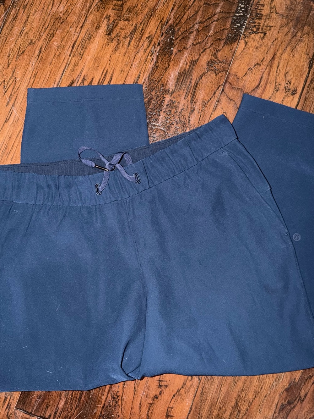 lululemon athletica women’s Navy Blue “on the fly crop”